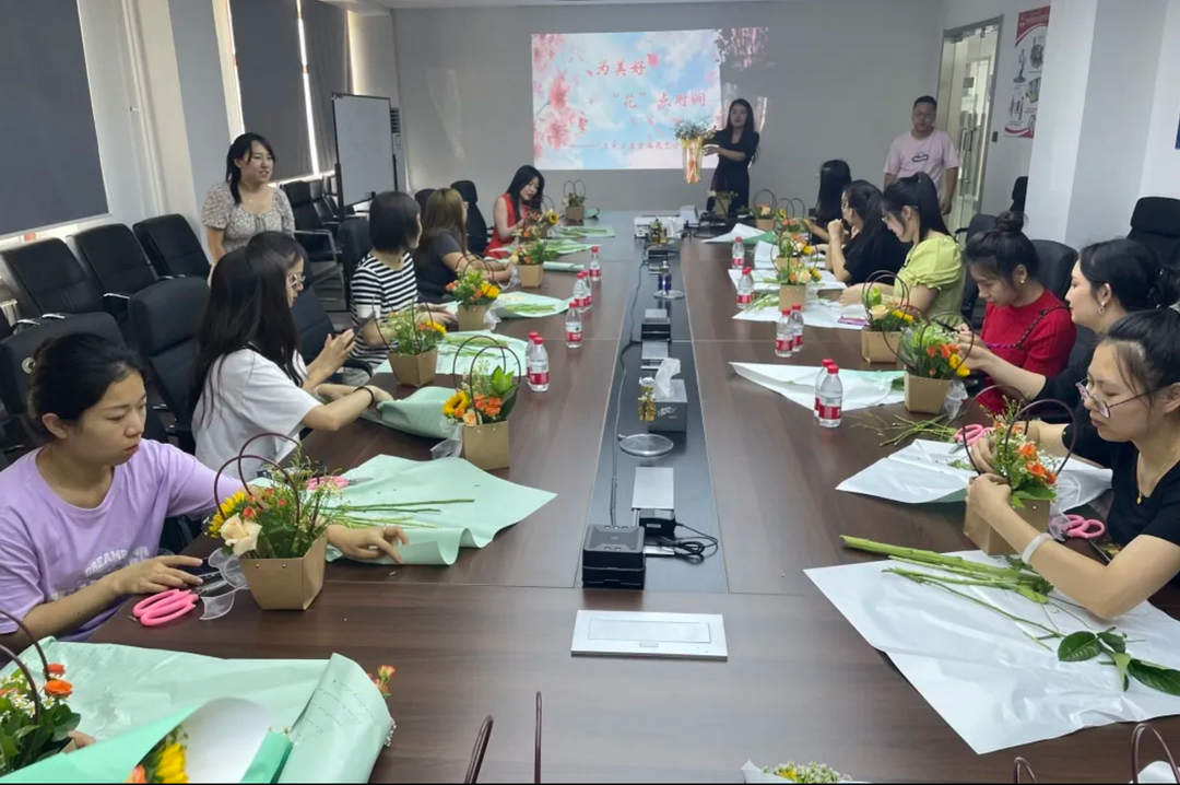 为美好“花”点功夫！——人生就是博官网发展首届花艺沙龙活动
